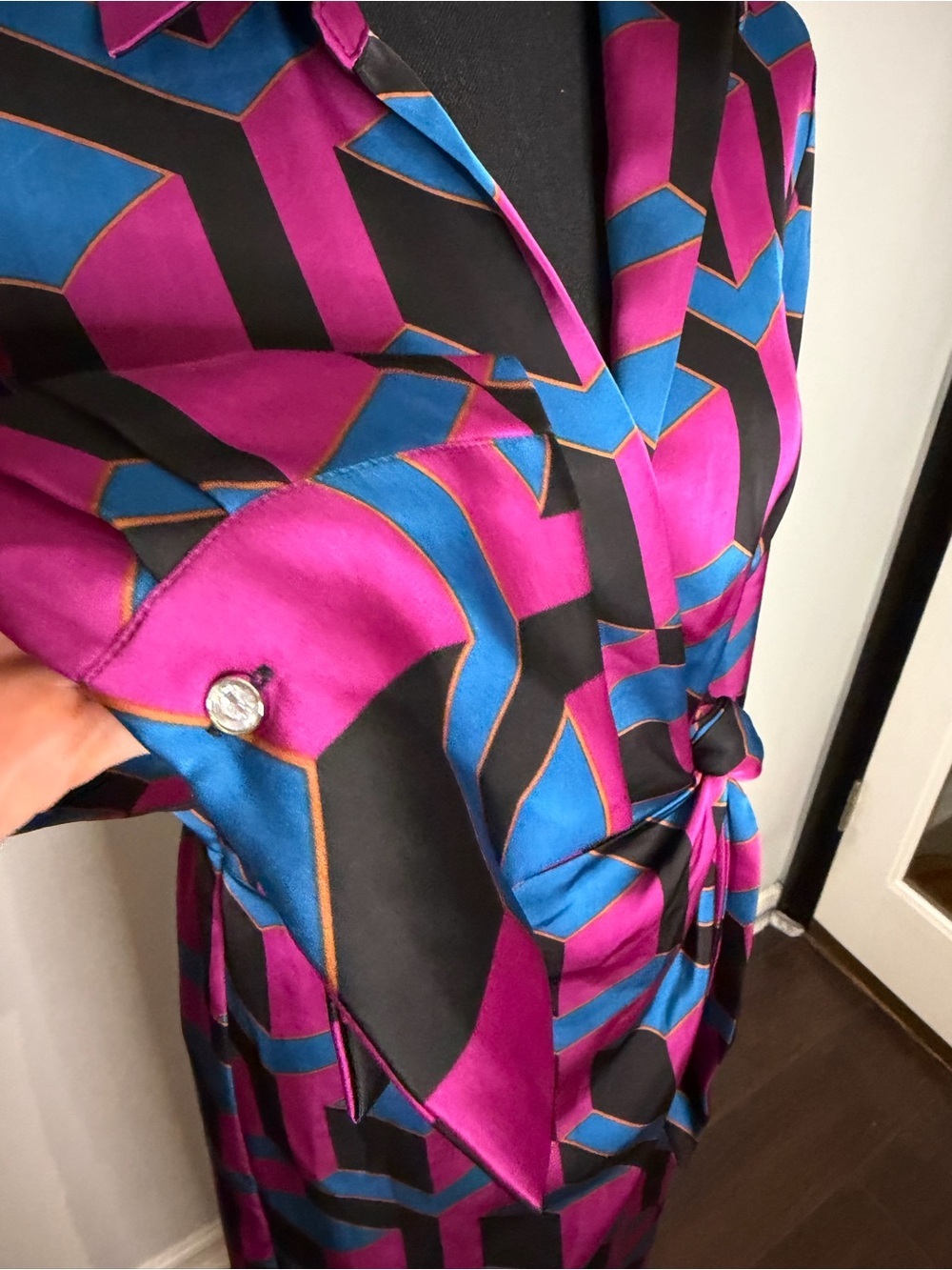 House of Harlow Satin Wrap Long Maxi Dress Geometric Print - Size Medium - Picture 6 of 7